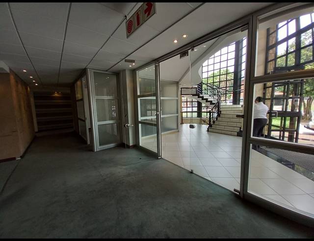 427M² OFFICE TO LET IN BRYANSTON